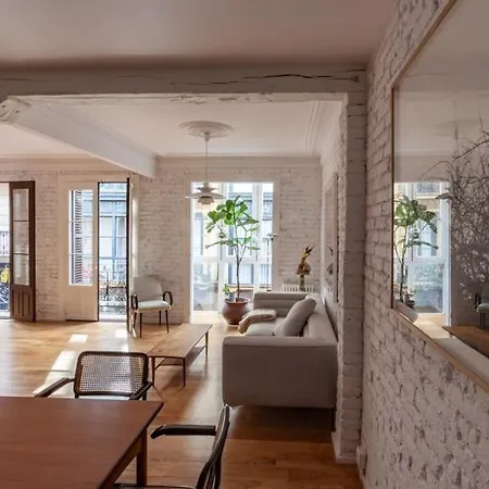 Apartment Beautiful New In Town Centre